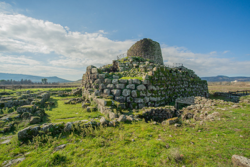 le-coeur-dans-les-etoiles-wedding-planner-provence-luberon-sardaigne-mariage-en-sardaigne-destination-wedding-nature-sauvage-nuraghe-ile-paradisiaque-montagne-1024x683