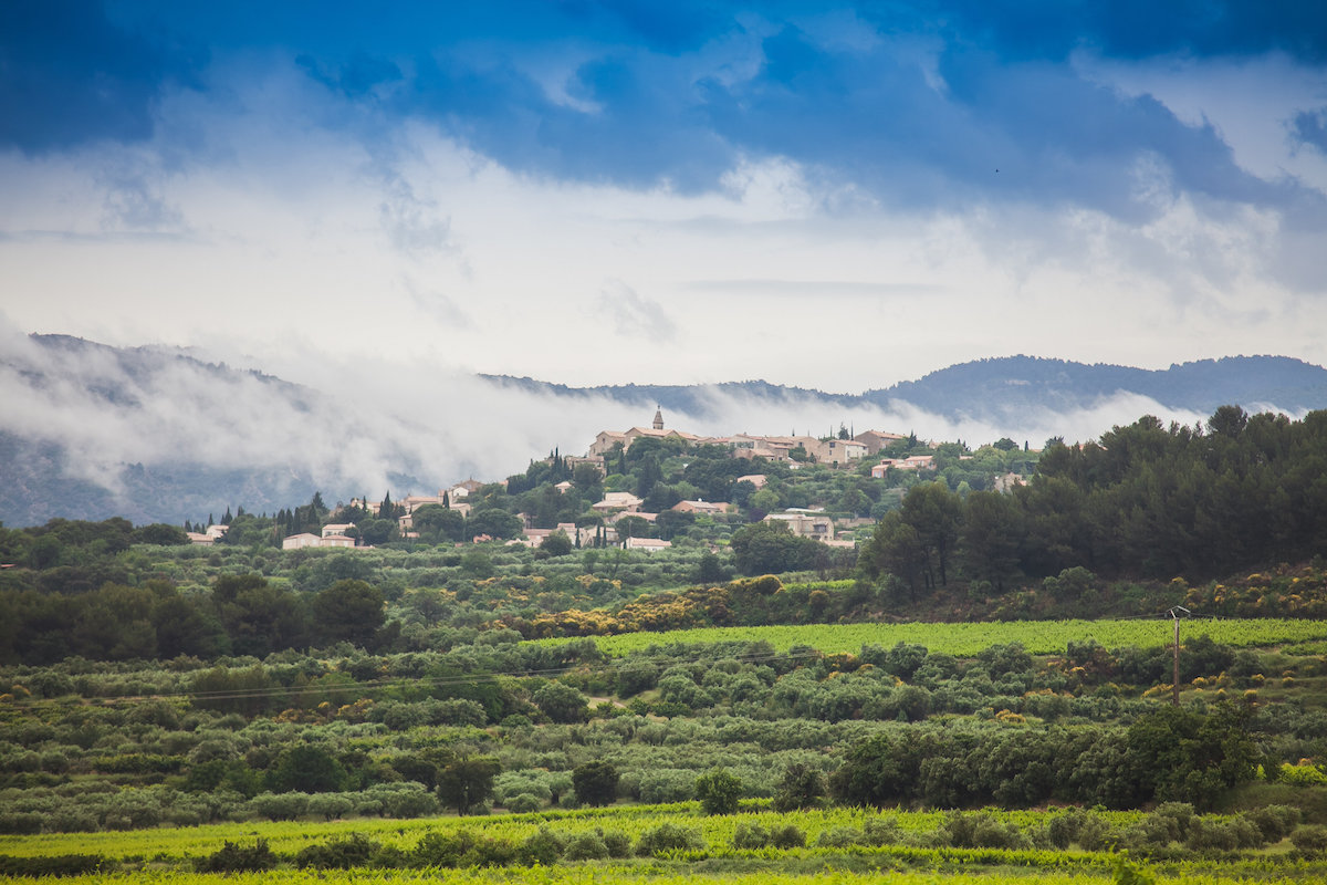 le coeur dans les etoiles - wedding planner - provence - luberon - alpilles - organisation - mariage - paysage - brume - mariage provence - sandra lambert