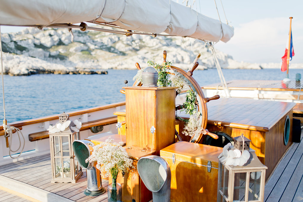 le coeur dans les etoiles - wedding planner - provence - luberon - alpilles - sardaigne - italie - organisation - mariage - bateau - voilier - mer - audrey carnoy- deco - ceremonie laique
