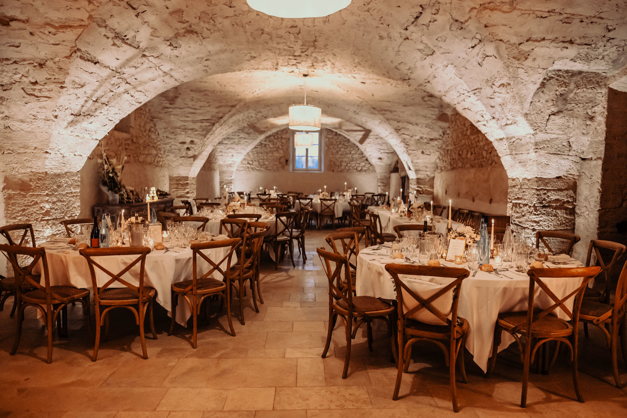 Superbe salle de réception voûtée pour votre mariage en Provence