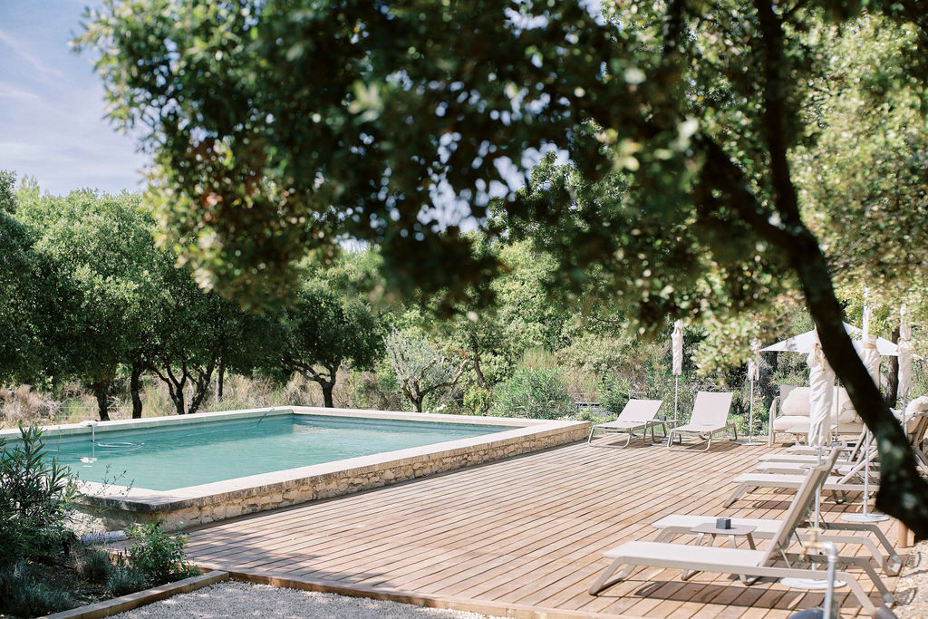 Piscine dans lieu de réception de mariage en Provence