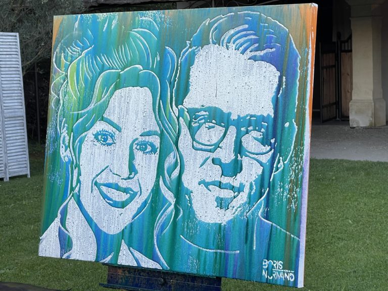 Un portrait en mode live painting peut-être une manière de surprendre vos invités pour votre mariage
