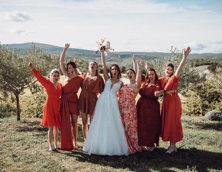 Une mariée et ses demoiselles d'honneur