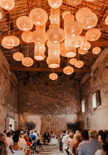 Cérémonie intime intérieur mariage pluvieux