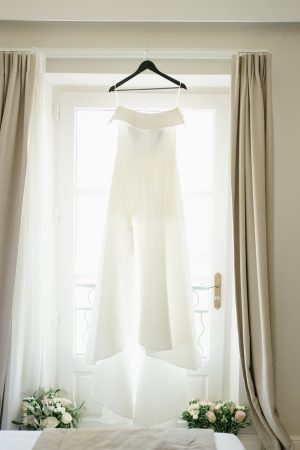Robe de mariée suspendue
